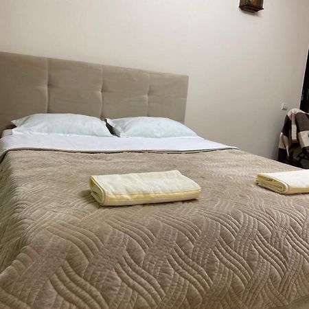 Appartamento Flat Almaty Esterno foto