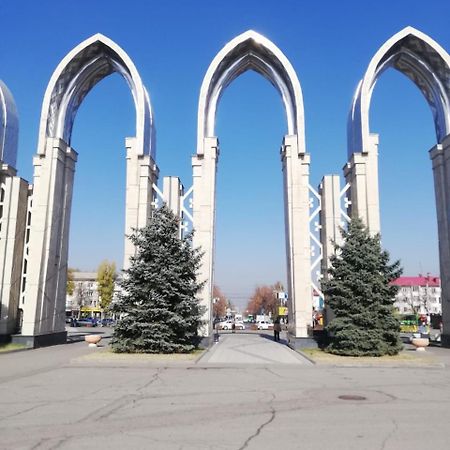 Appartamento Flat Almaty Esterno foto