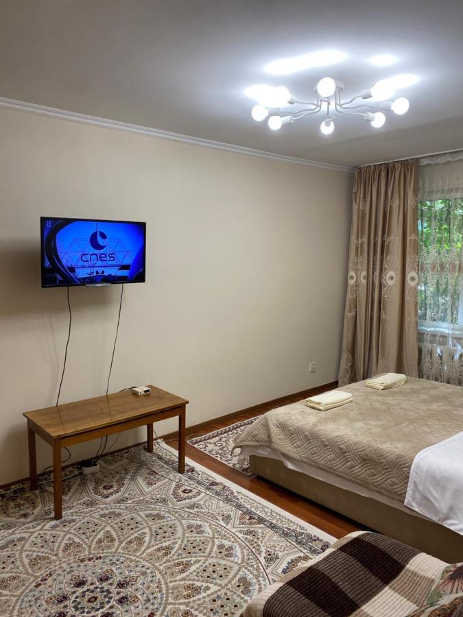 Appartamento Flat Almaty Esterno foto