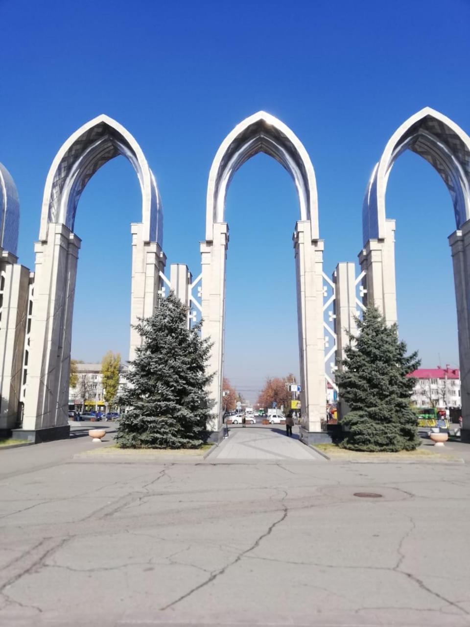 Appartamento Flat Almaty Esterno foto